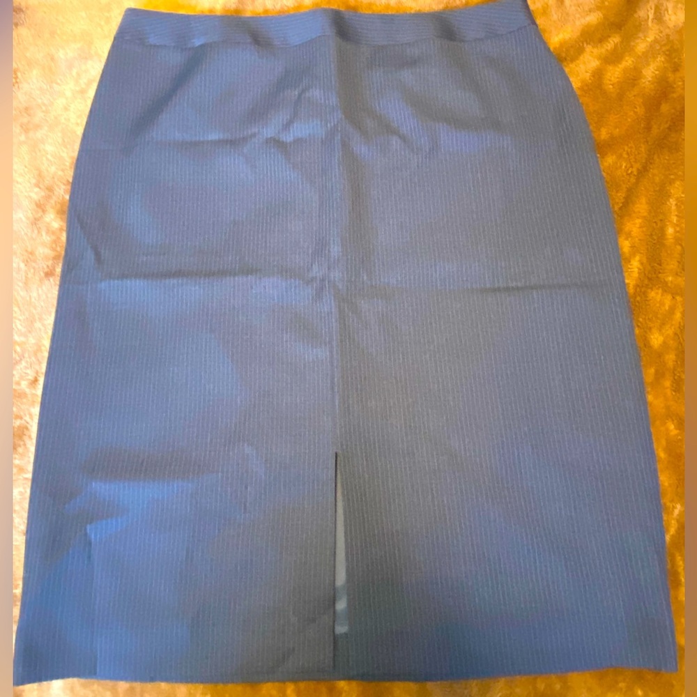 Brooks Brothers fully lined grey / light blue pinstriped pencil skirt w/ pockets
